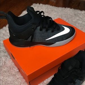 Nike Zoom Shift Basketball Men’s Shoe